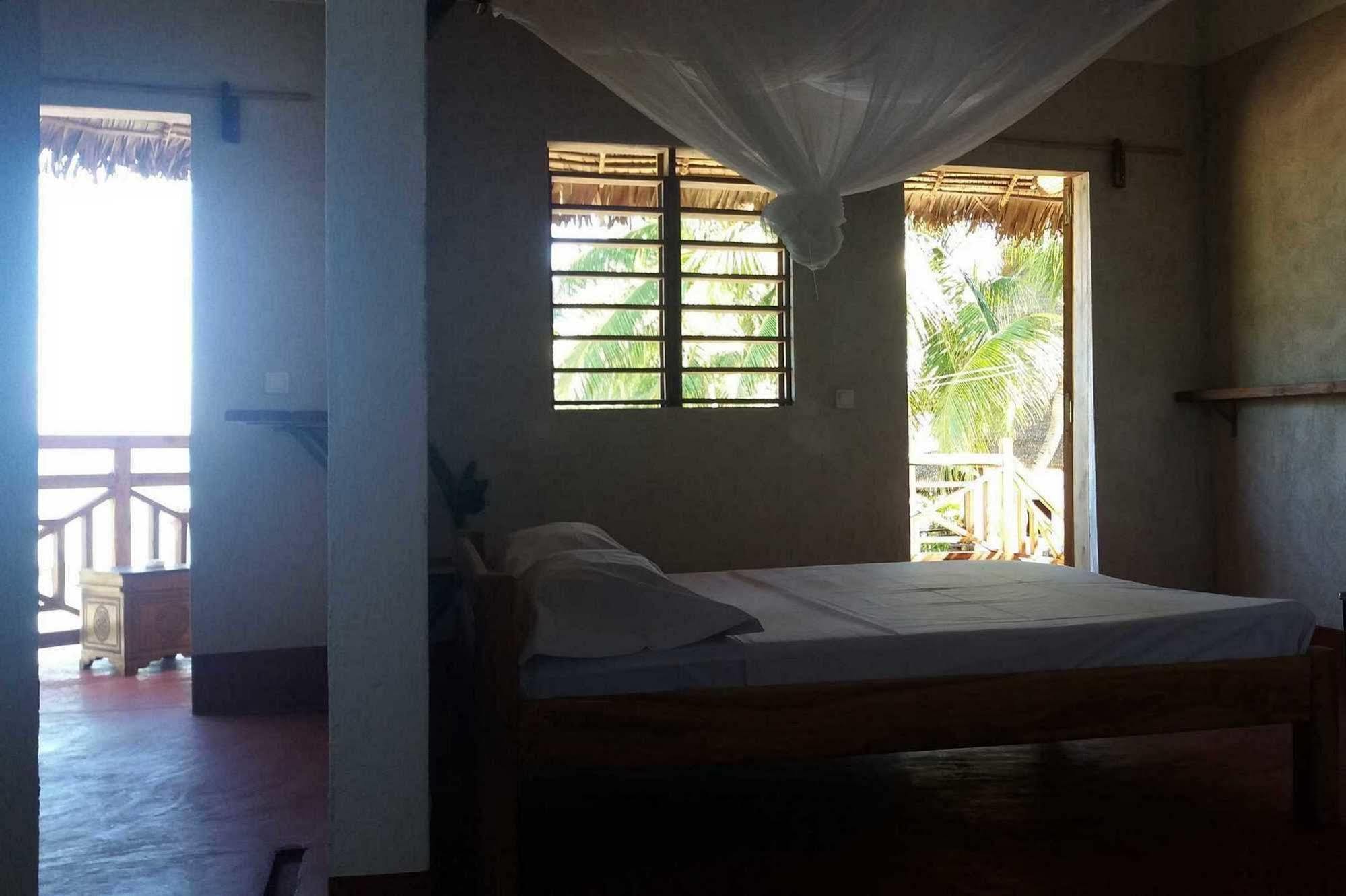 Ylang Hotel Ambondrona  Exterior photo